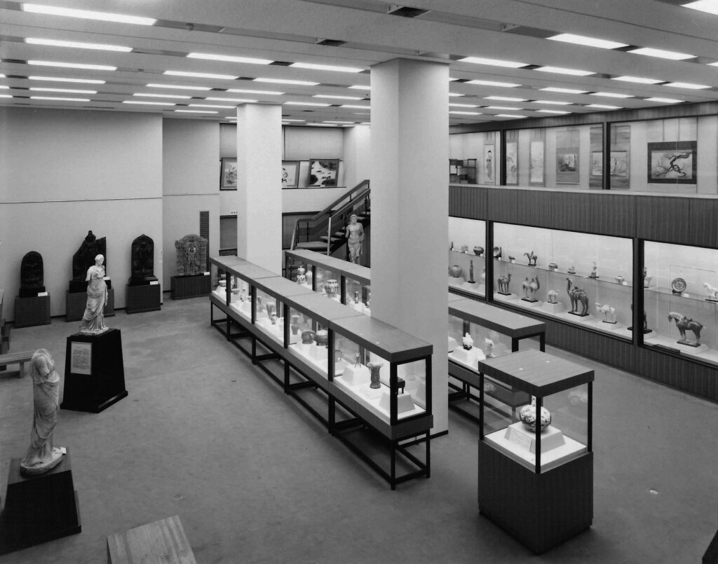 開館記念展の様子（新橋　1975年）