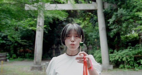 ボリャナ・ヴェンチスラヴォヴァ《7 butterflies and we dance. And it will be our revolution.