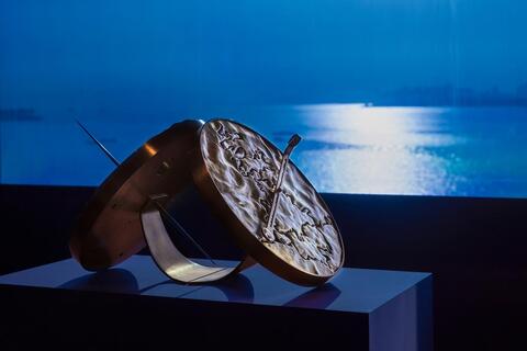 陳哲(チェン・ズ)《Celestial-cranial Instrument: Sutural Sundial & Sutural Moondial》