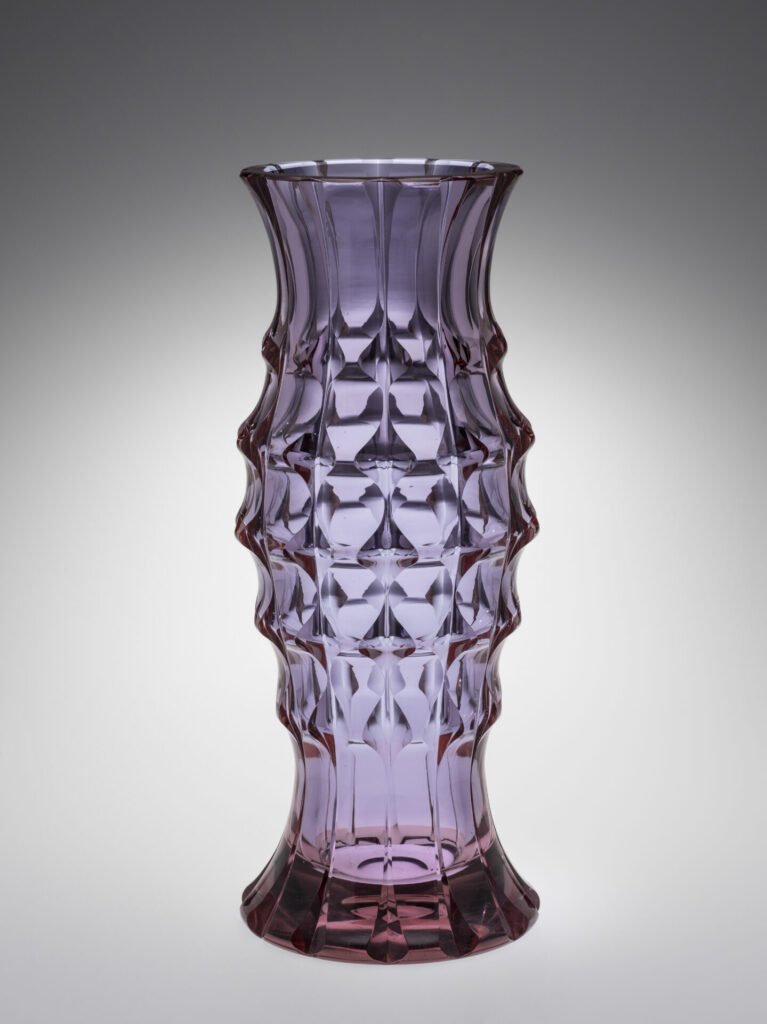 Vase, CMoG 2006.3.2. Courtesy Corning Museum of Glass, Corning, NY.