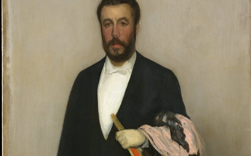 ジェームズ・マクニール・ホイッスラー《肌色と黒のアレンジメント：テオドール・デュレの肖像》（1883年）、メトロポリタン美術館。明るい灰色の地を背に立つ、黒い夜会服の男性の上半身。