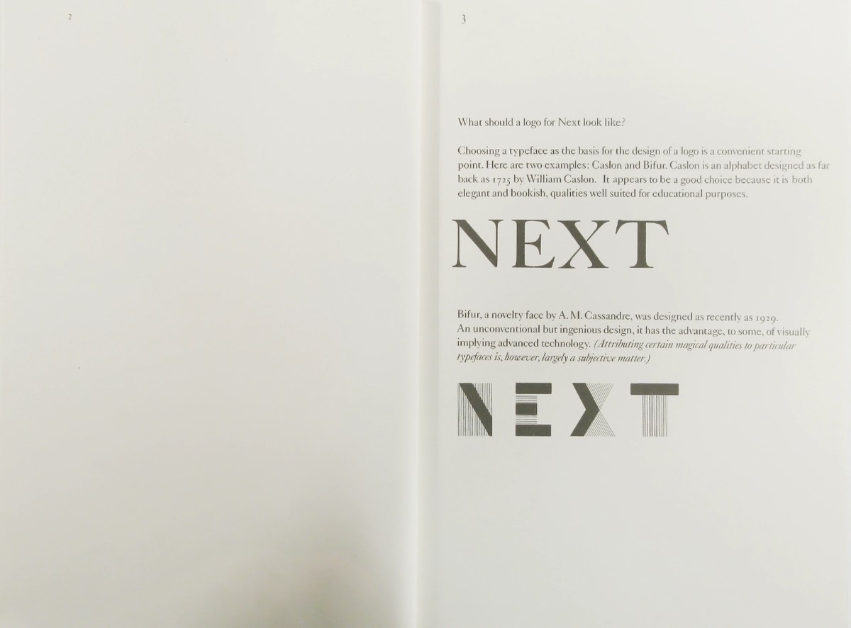 灰色がかった紙の見開きに、キャスロン書体と装飾的なBifur書体で組んだ「NEXT」の文字見本が上下に並ぶ小冊子のページ