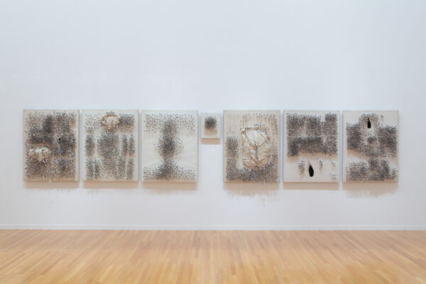 中西夏之《洗濯バサミは攪拌行動を主張する》 1963（一部c.1981再制作） Photo: Keizo Kioku ©NATSUYUKI NAKANISHI