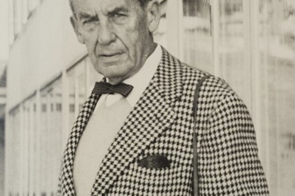 1955_01-Oct_HansGConrad_Portrait-WalterGropius_HfGUlm-Opening