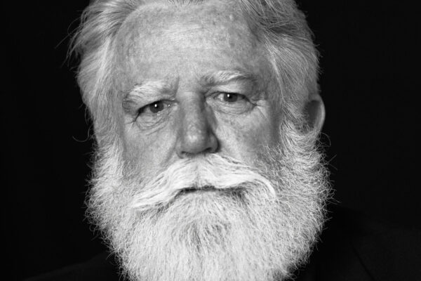 出典:http://jamesturrell.com/about/biography/