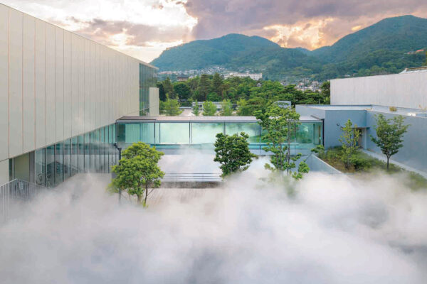 中谷芙二子《Dynamic Earth Series Ⅰ》霧の彫刻