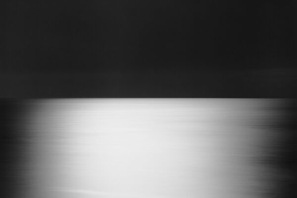 03_杉本博司 《相模湾、江之浦》 2025年 ゼラチン・シルバー・プリント 119.4×149.2cm