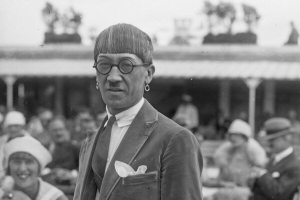 1927年、フランス・ドーヴィルで撮影された藤田嗣治